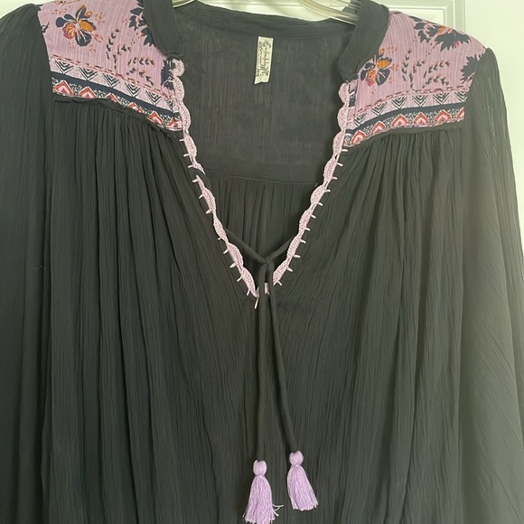 FREE PEOPLE Gorgeous Top Size SMALL SP Excellent Condition $80 Black/Purple - Picture 4 of 6